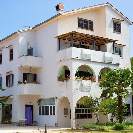Apartman Mihael Malinska Exteriör bild