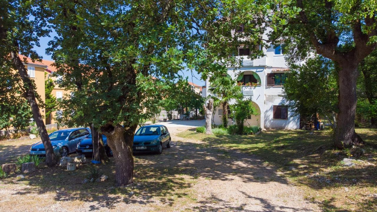 Apartman Mihael Malinska Exteriör bild