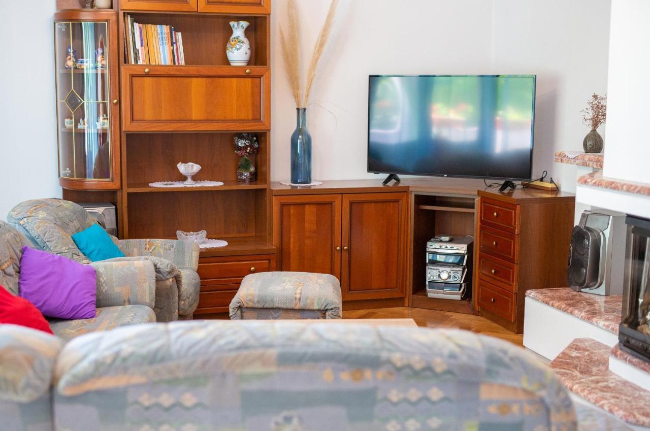 Apartman Mihael Malinska Exteriör bild