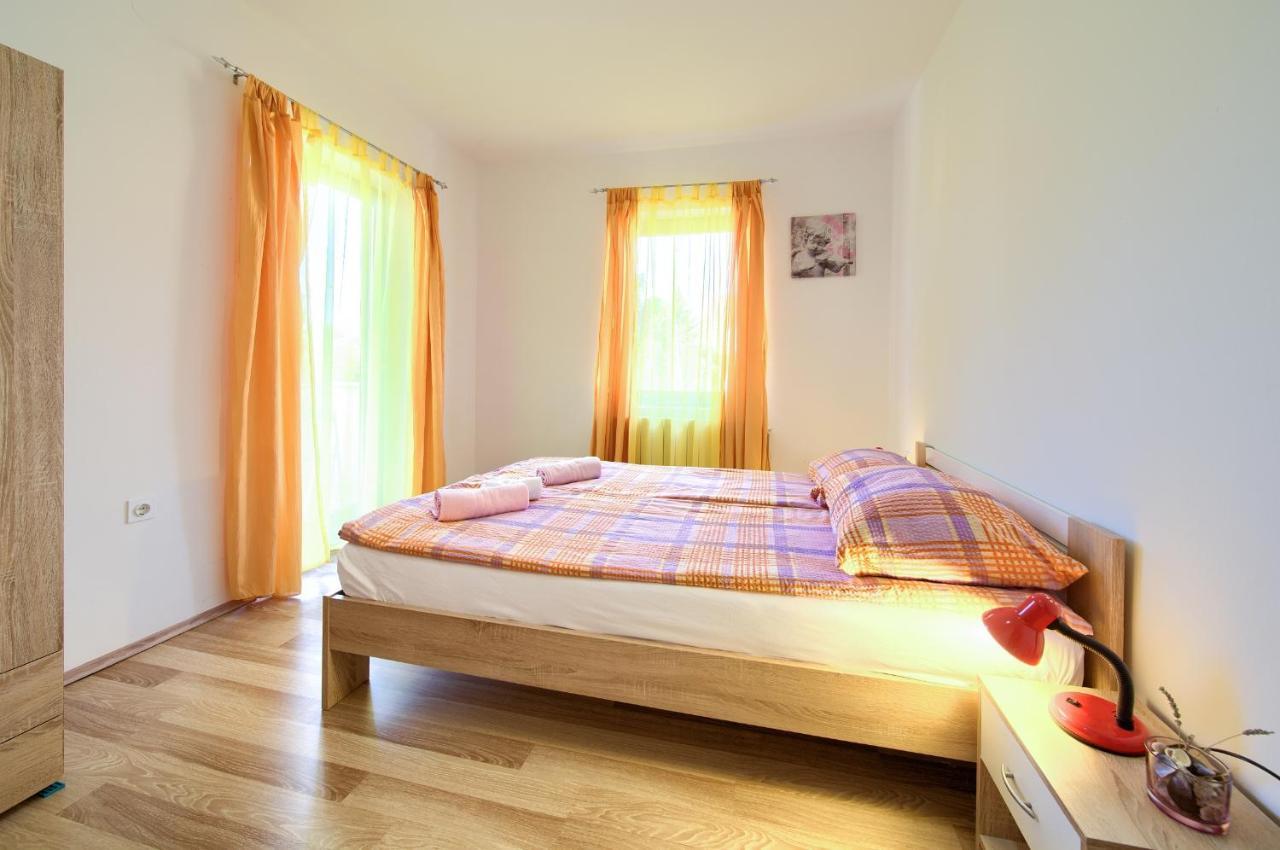 Apartman Mihael Malinska Exteriör bild