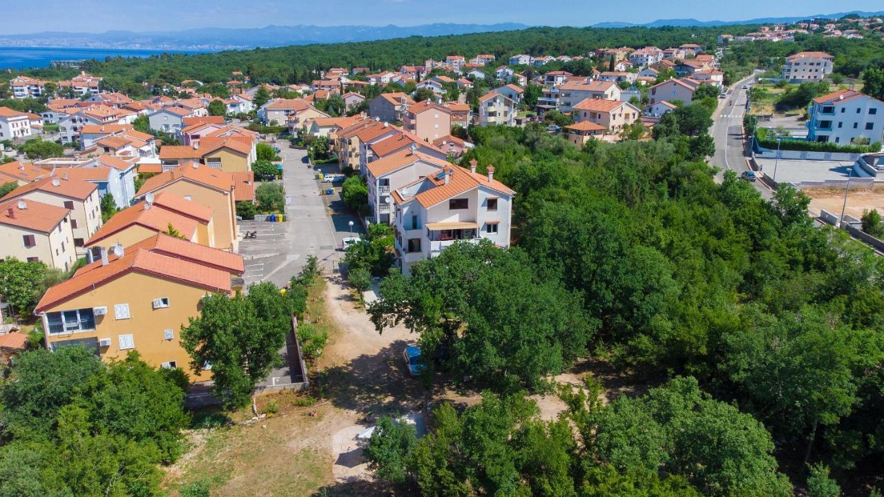 Apartman Mihael Malinska Exteriör bild