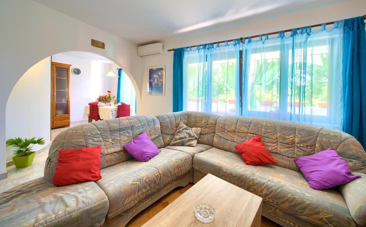 Apartman Mihael Malinska Exteriör bild