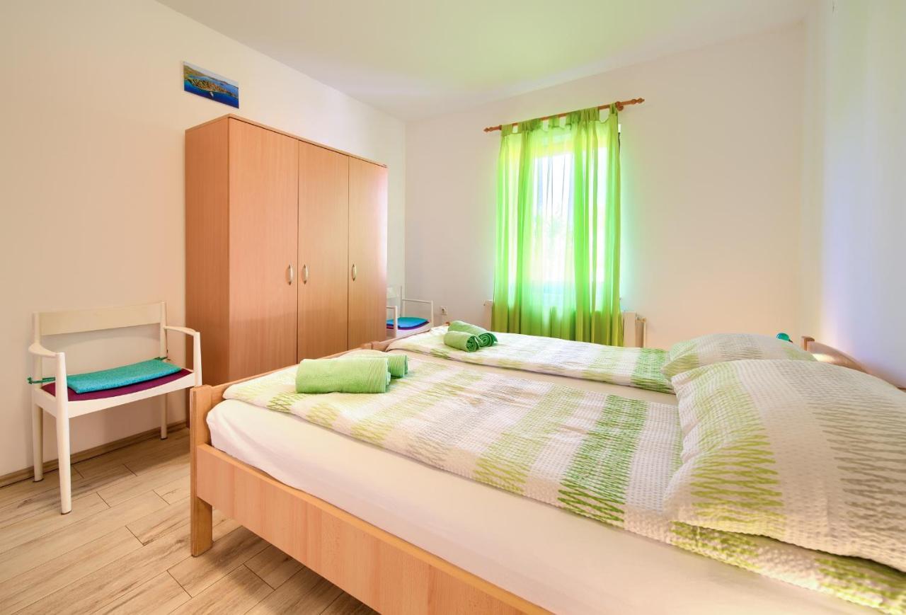 Apartman Mihael Malinska Exteriör bild