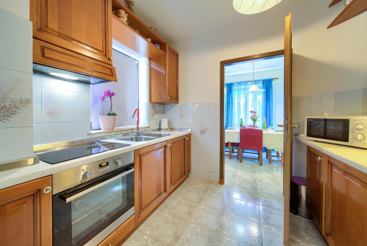 Apartman Mihael Malinska Exteriör bild