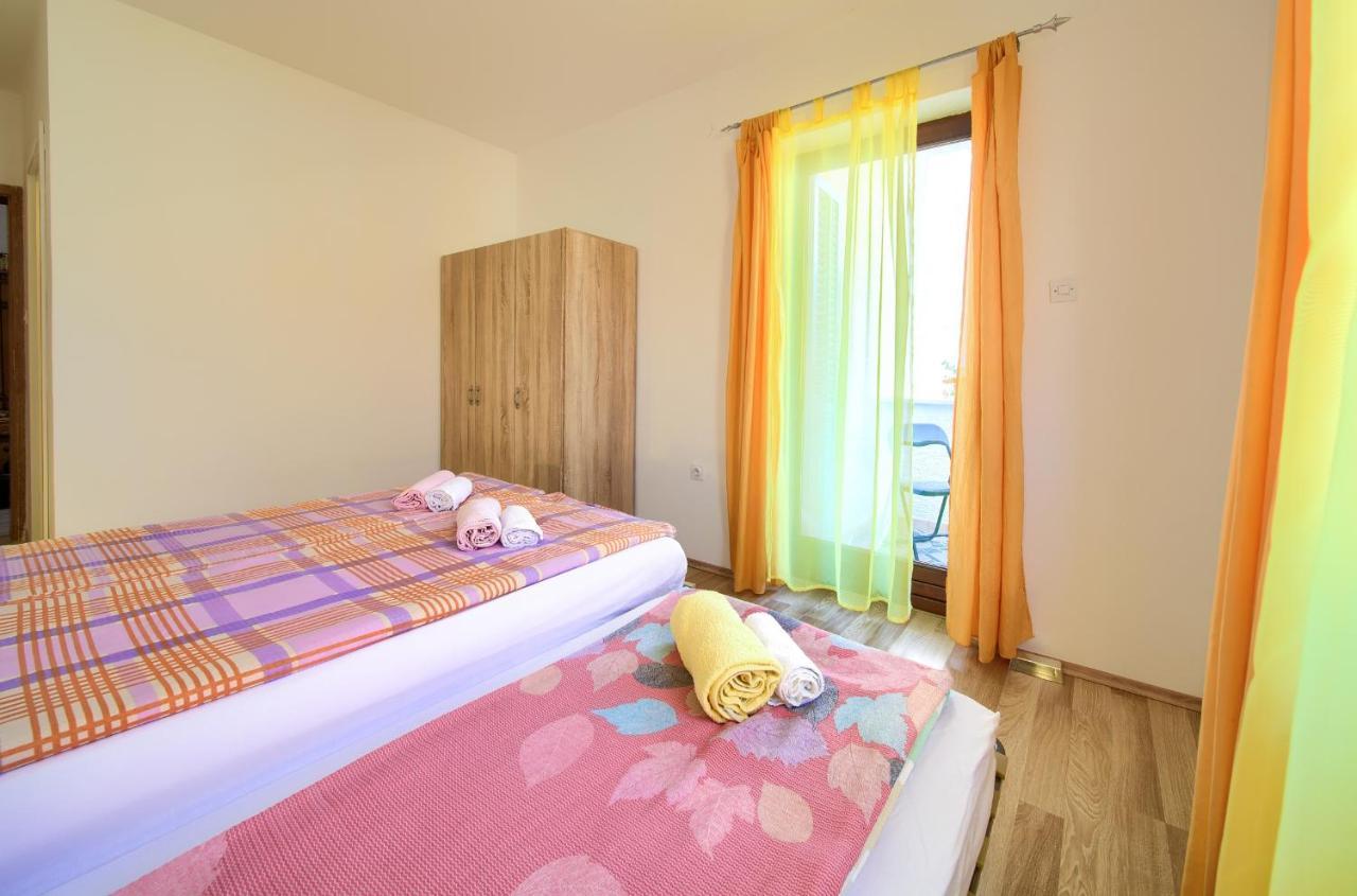 Apartman Mihael Malinska Exteriör bild