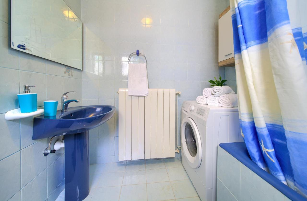 Apartman Mihael Malinska Exteriör bild